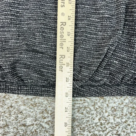 Lululemon Shirt Womens Medium Gray Long Sleeve Cowl Neck Striped Yoga Gym Run - Picture 8 of 8